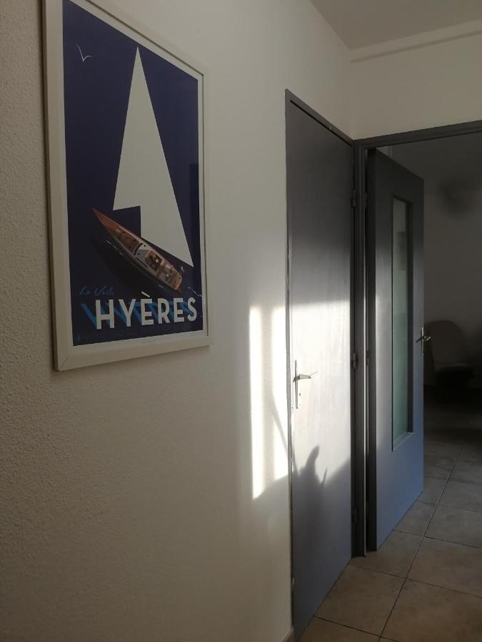 Studio dans résidence avec piscine et tennis Hyères Extérieur photo