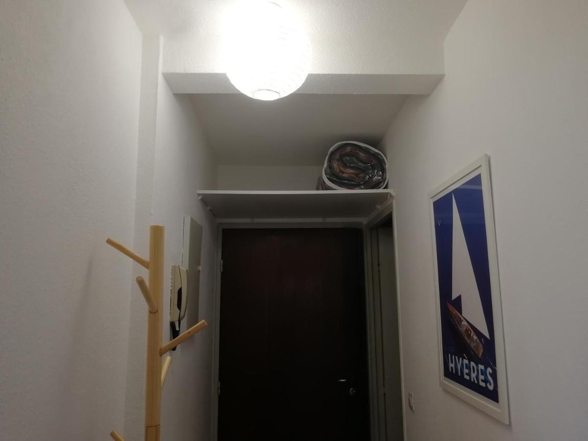 Studio dans résidence avec piscine et tennis Hyères Extérieur photo