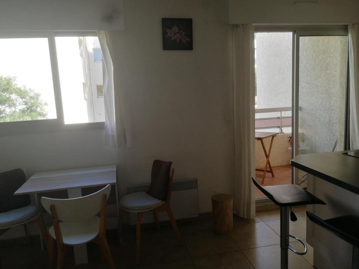 Studio dans résidence avec piscine et tennis Hyères Extérieur photo