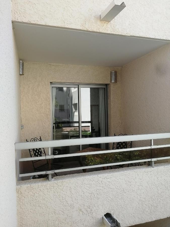 Studio dans résidence avec piscine et tennis Hyères Extérieur photo