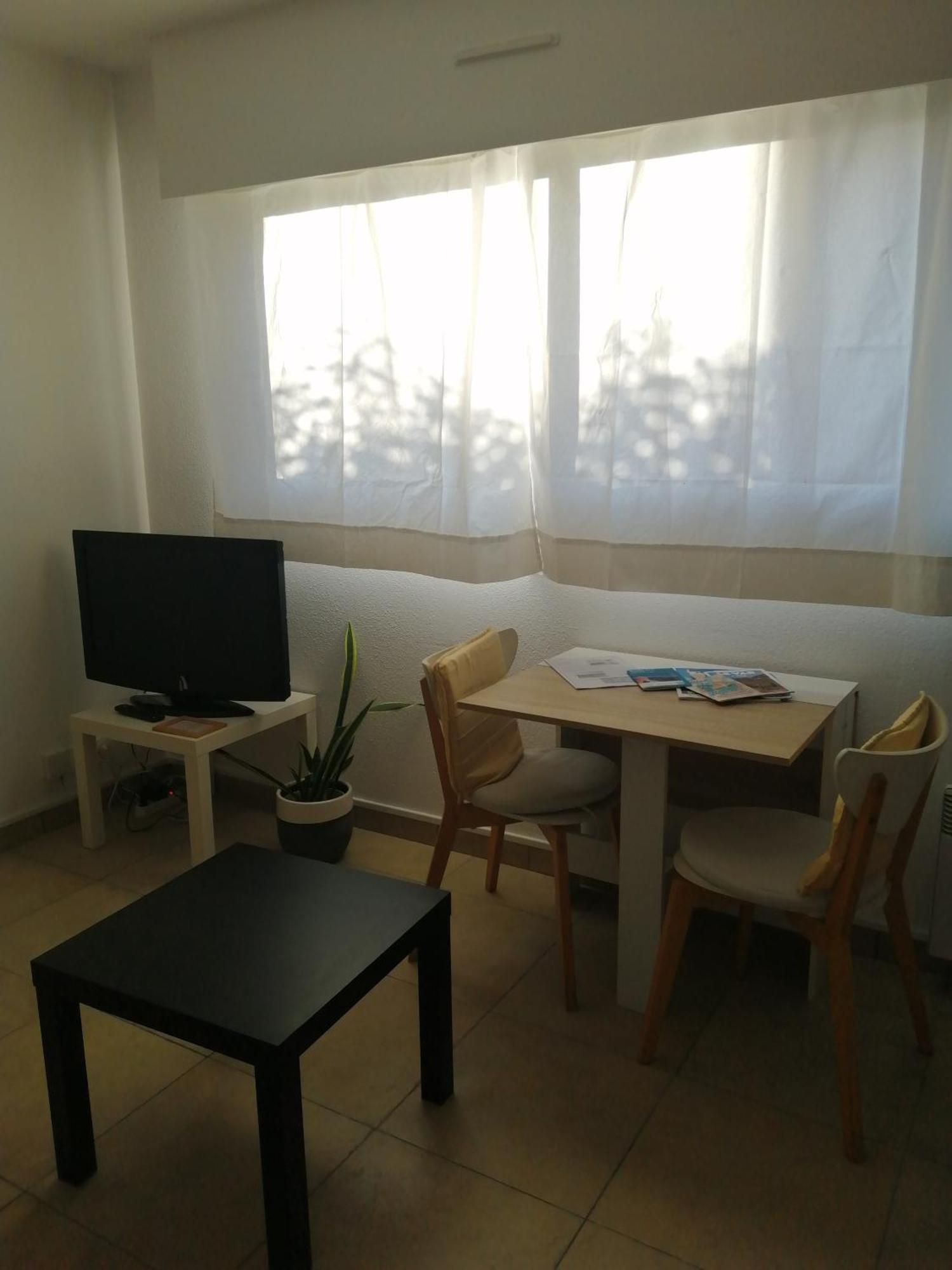 Studio dans résidence avec piscine et tennis Hyères Extérieur photo